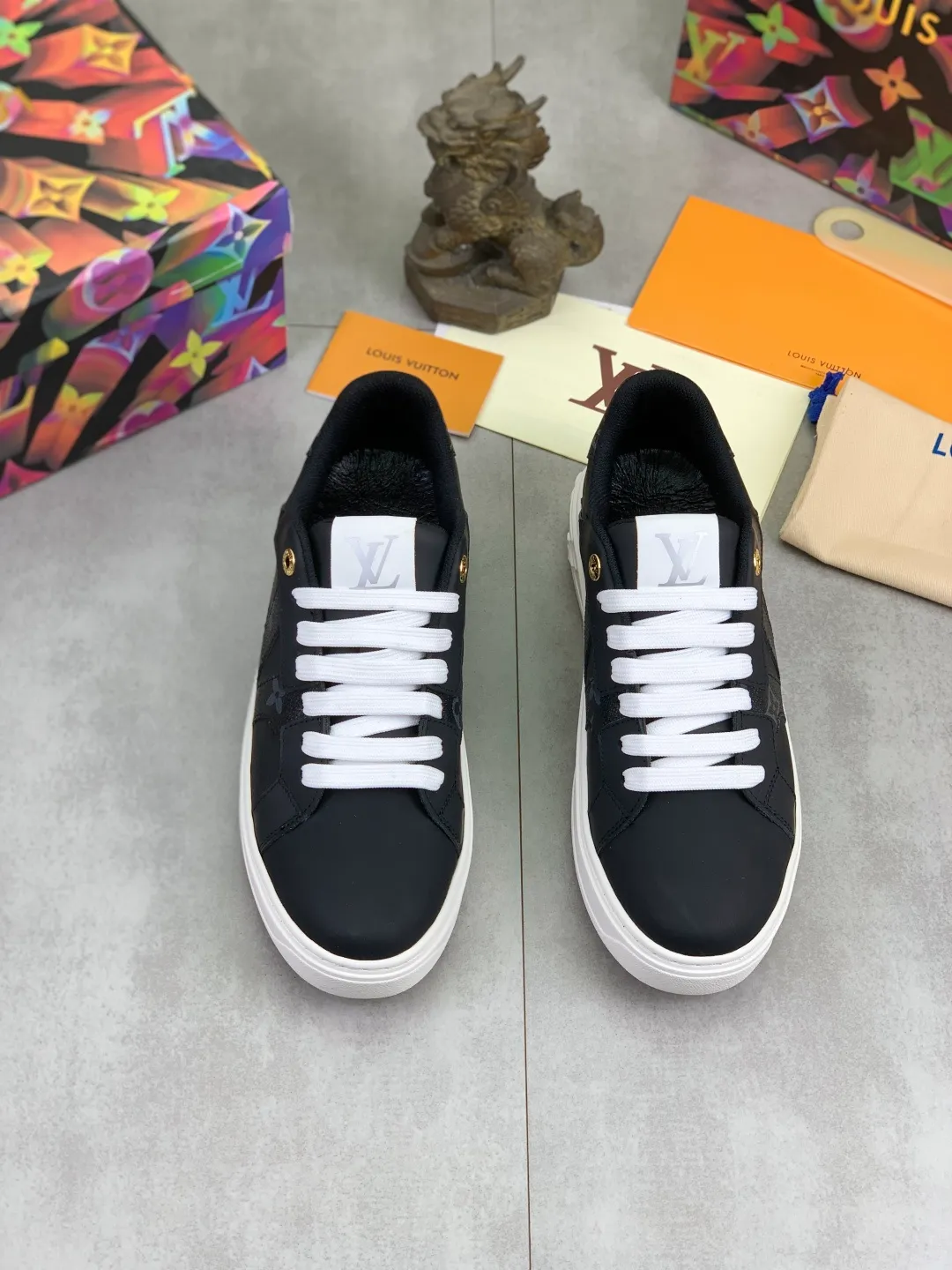 Men's men's shoes P520💰【New style】🆘High quality cowhide【Louis Vuitton】LV official website's latest model🎁casual and fashionable men's shoes👟hot style💥simple and elegant style, exclusive for trendy men. Unique official website's latest brand elements👑original decoration, fashionable and generous, the fabric is made of original denim➕comfortable and breathable mesh lining➕cow leather feet ✅The official website specifies wear-resistant casual outsole, the classic model is taken in real life🎬Color: 4️⃣colors available😍Number of codes: 38-44 Full set of packaging